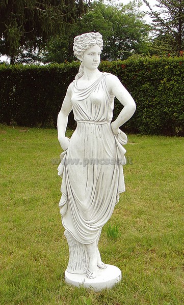 danzatrice da esterno in giardino
